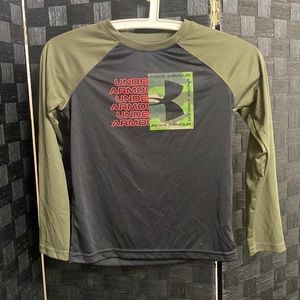 Boys long Sleeve under Armour shirt size 7
